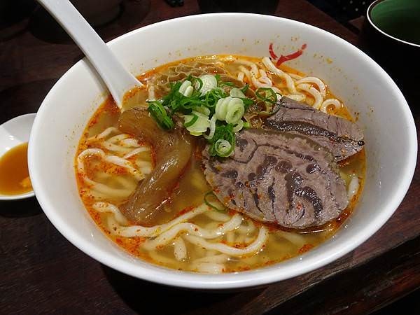 牛店精燉牛肉麵｜連續3年必比登米其林美食 谷歌4千評4.3顆星