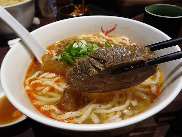 牛店精燉牛肉麵｜連續3年必比登米其林美食 谷歌4千評4.3顆星