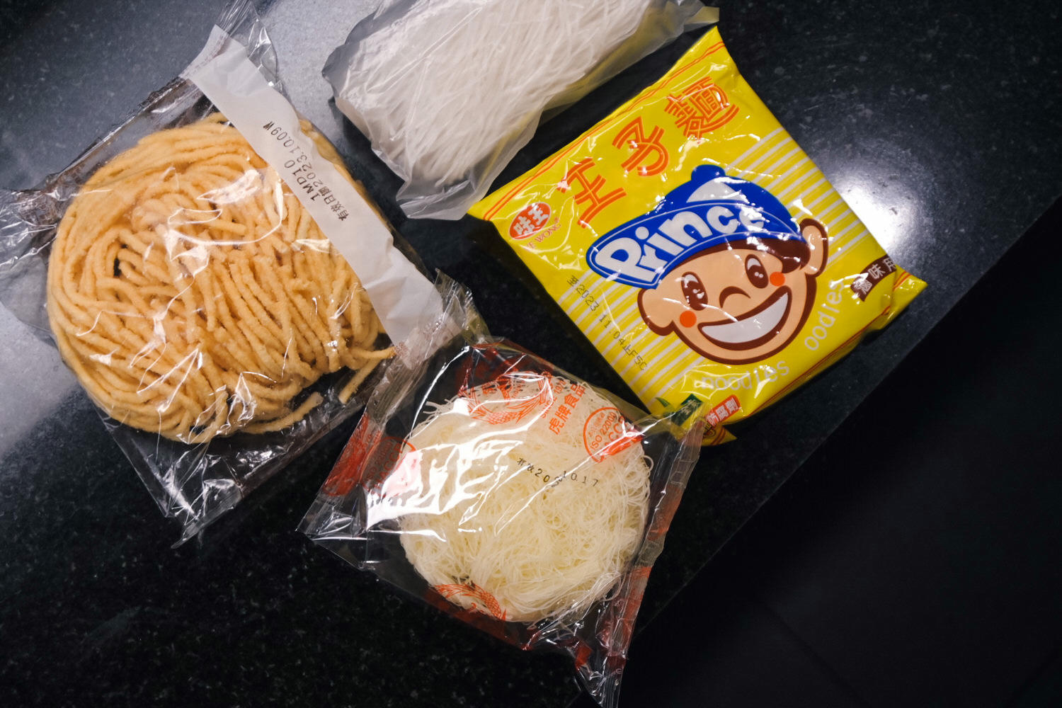 狂一鍋台中漢口店｜功夫排骨酥好吃到沒朋友！火焰生炒花枝變身火鍋、台北爆紅最潮台式火鍋