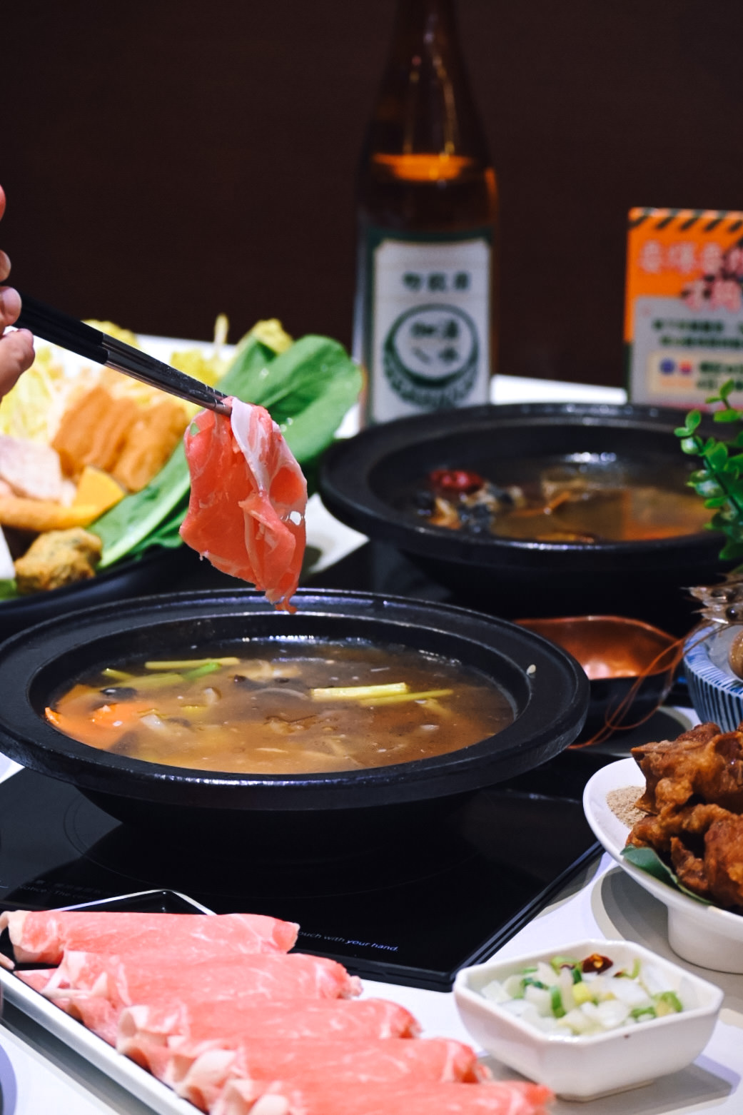 狂一鍋台中漢口店｜功夫排骨酥好吃到沒朋友！火焰生炒花枝變身火鍋、台北爆紅最潮台式火鍋