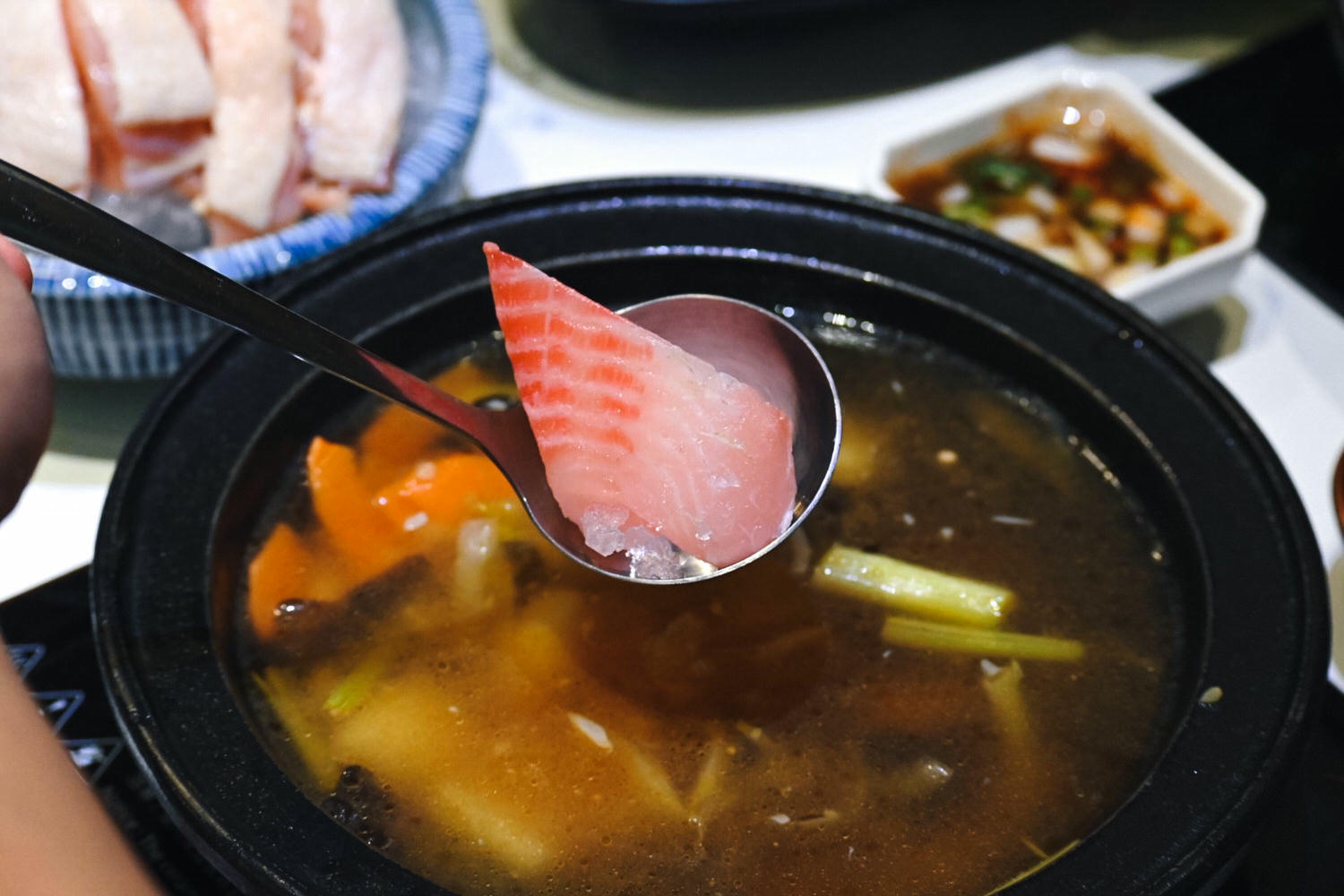 狂一鍋台中漢口店｜功夫排骨酥好吃到沒朋友！火焰生炒花枝變身火鍋、台北爆紅最潮台式火鍋