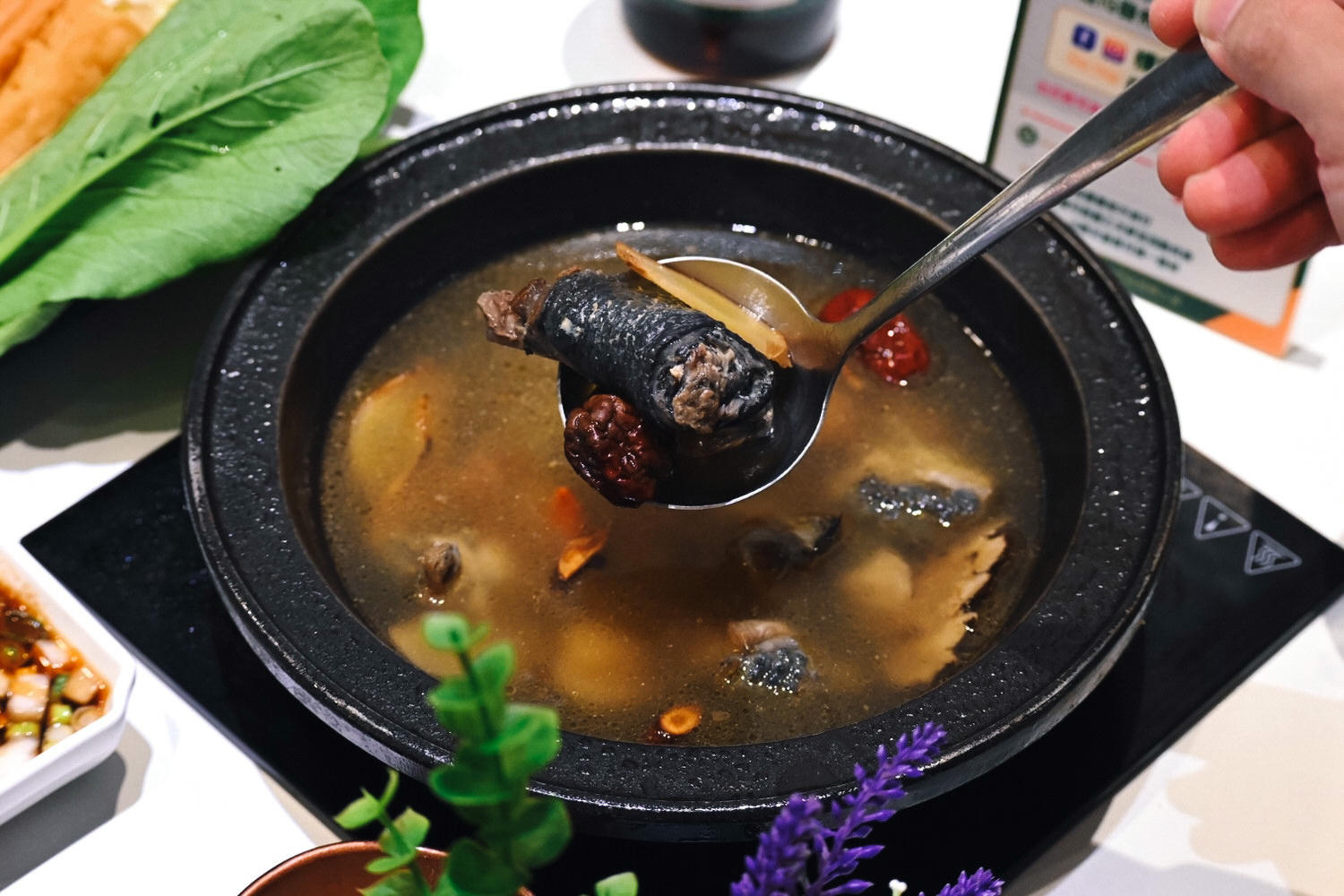狂一鍋台中漢口店｜功夫排骨酥好吃到沒朋友！火焰生炒花枝變身火鍋、台北爆紅最潮台式火鍋