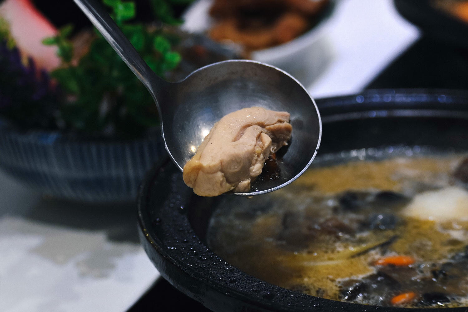 狂一鍋台中漢口店｜功夫排骨酥好吃到沒朋友！火焰生炒花枝變身火鍋、台北爆紅最潮台式火鍋