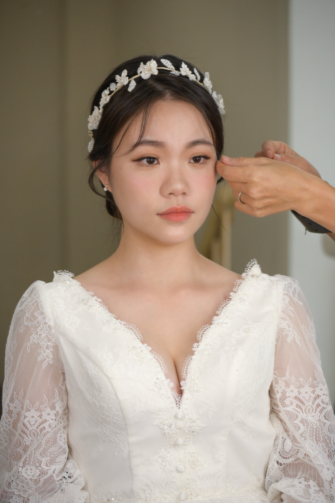 【台中婚紗推薦】一定要結婚才能穿婚紗嗎?水溝巢試穿心得、台中妝髮造型師推薦 - 第1張圖 【台中婚紗推薦】一定要結婚才能穿婚紗嗎?水溝巢試穿心得、台中妝髮造型師推薦