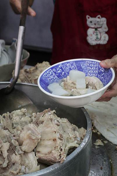 阿桂姨原汁排骨湯。慈聖宮美食4.3星綠蔭下老大稻埕滷肉飯排骨湯 - 第5張圖 阿桂姨原汁排骨湯。慈聖宮美食4.3星綠蔭下老大稻埕滷肉飯排骨湯