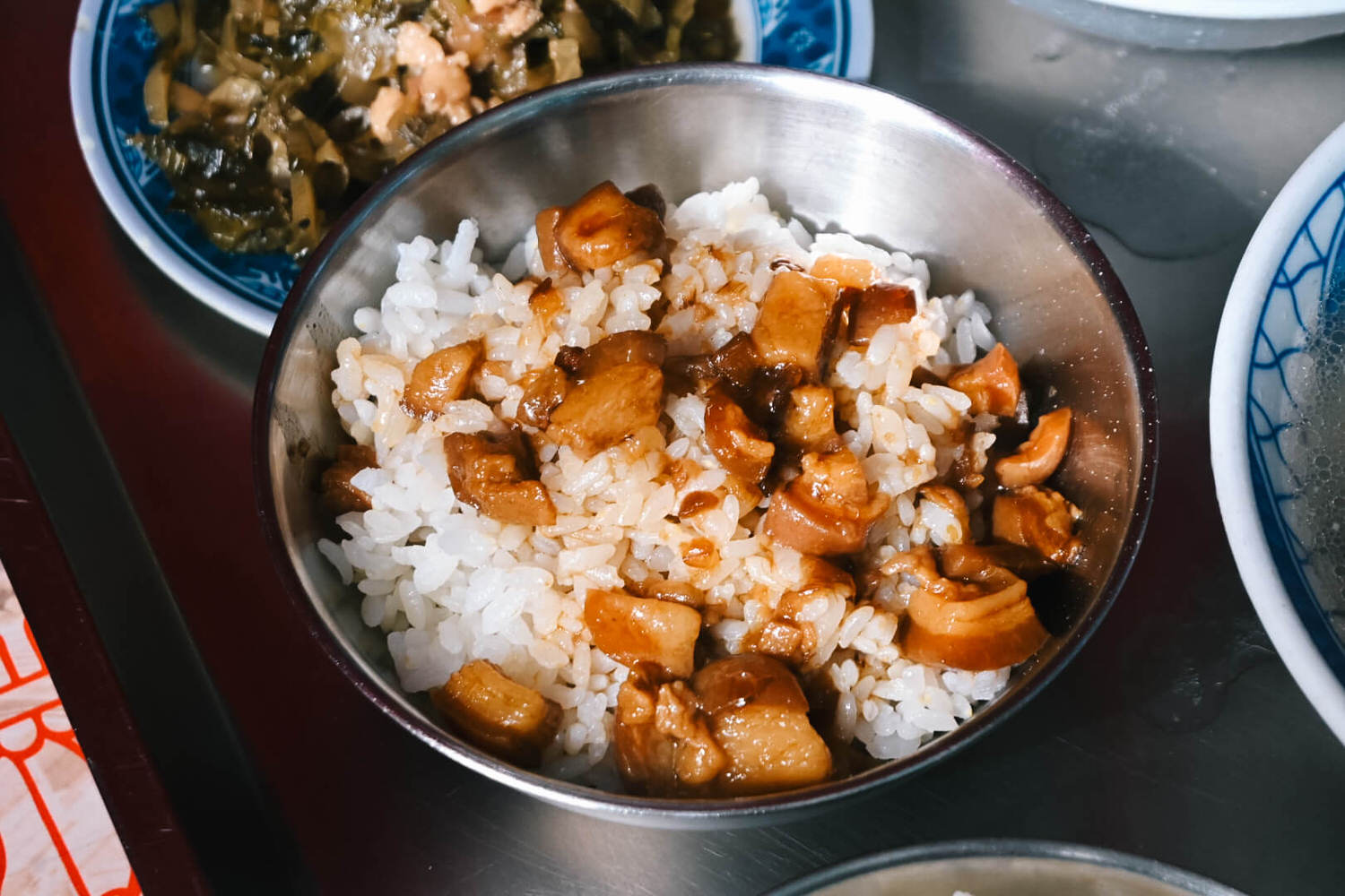 江家原汁排骨湯|60年大橋頭美食推薦滷肉飯梅乾菜正典!大稻埕廟口美食 - 第5張圖 江家原汁排骨湯|60年大橋頭美食推薦滷肉飯梅乾菜正典!大稻埕廟口美食