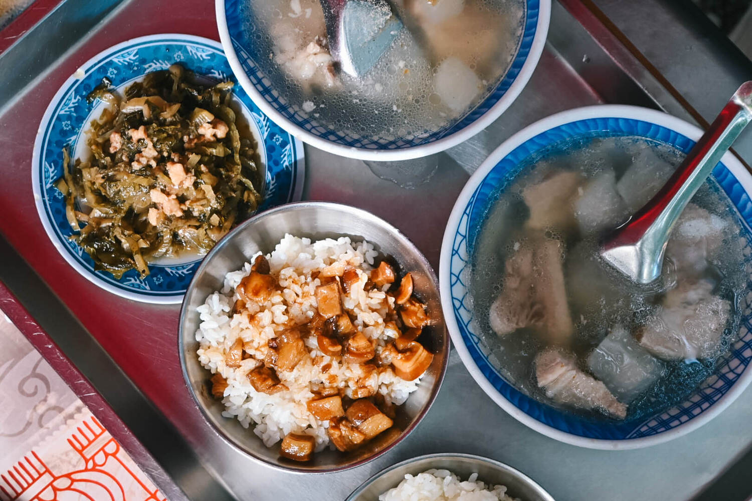 江家原汁排骨湯|60年大橋頭美食推薦滷肉飯梅乾菜正典!大稻埕廟口美食 - 第4張圖 江家原汁排骨湯|60年大橋頭美食推薦滷肉飯梅乾菜正典!大稻埕廟口美食