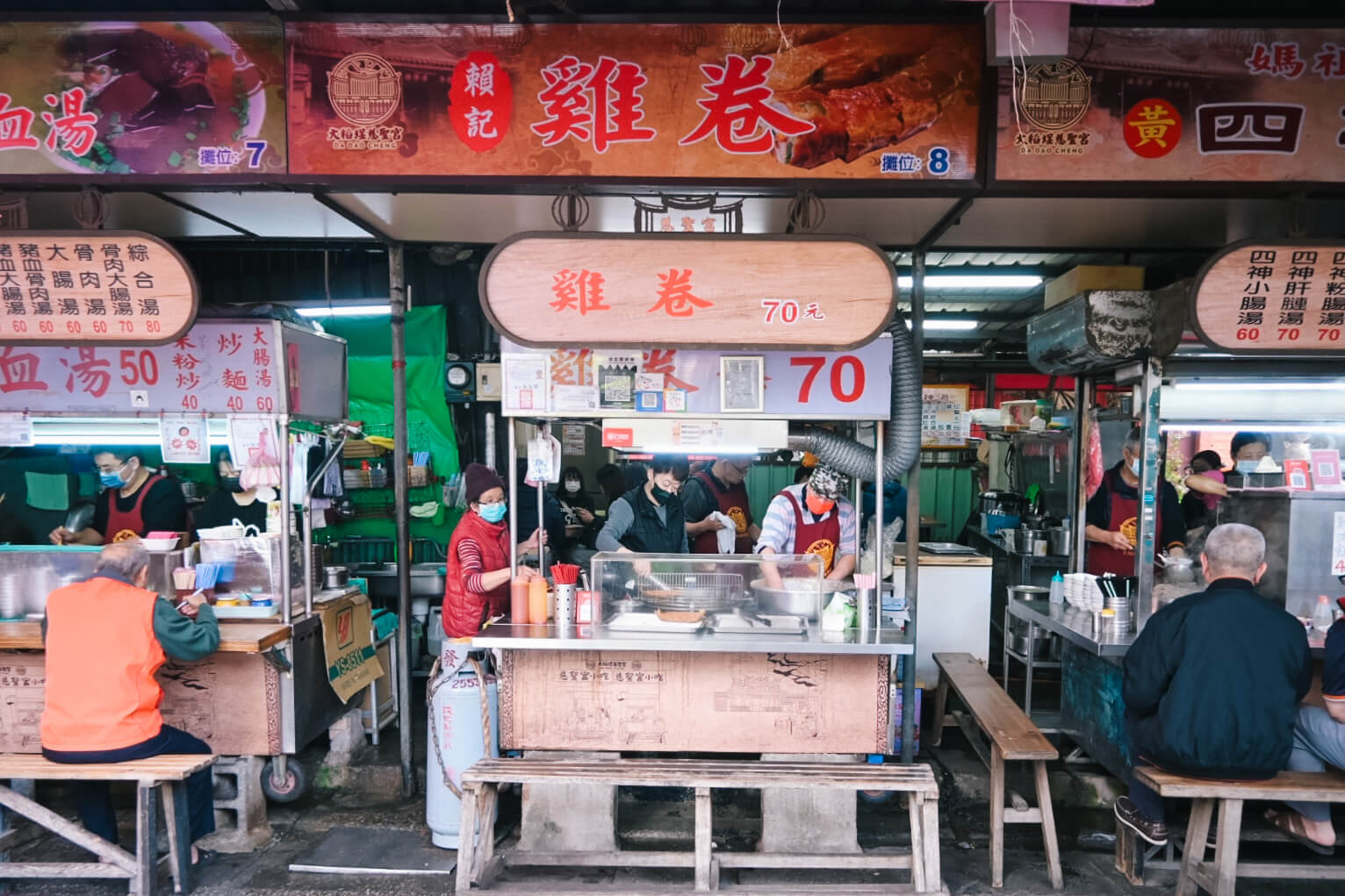 大稻埕保安街賴記雞卷|慈聖宮美食推薦!一條70元新鮮洋蔥豬肉酥脆多汁 - 第1張圖 大稻埕保安街賴記雞卷慈聖宮美食推薦