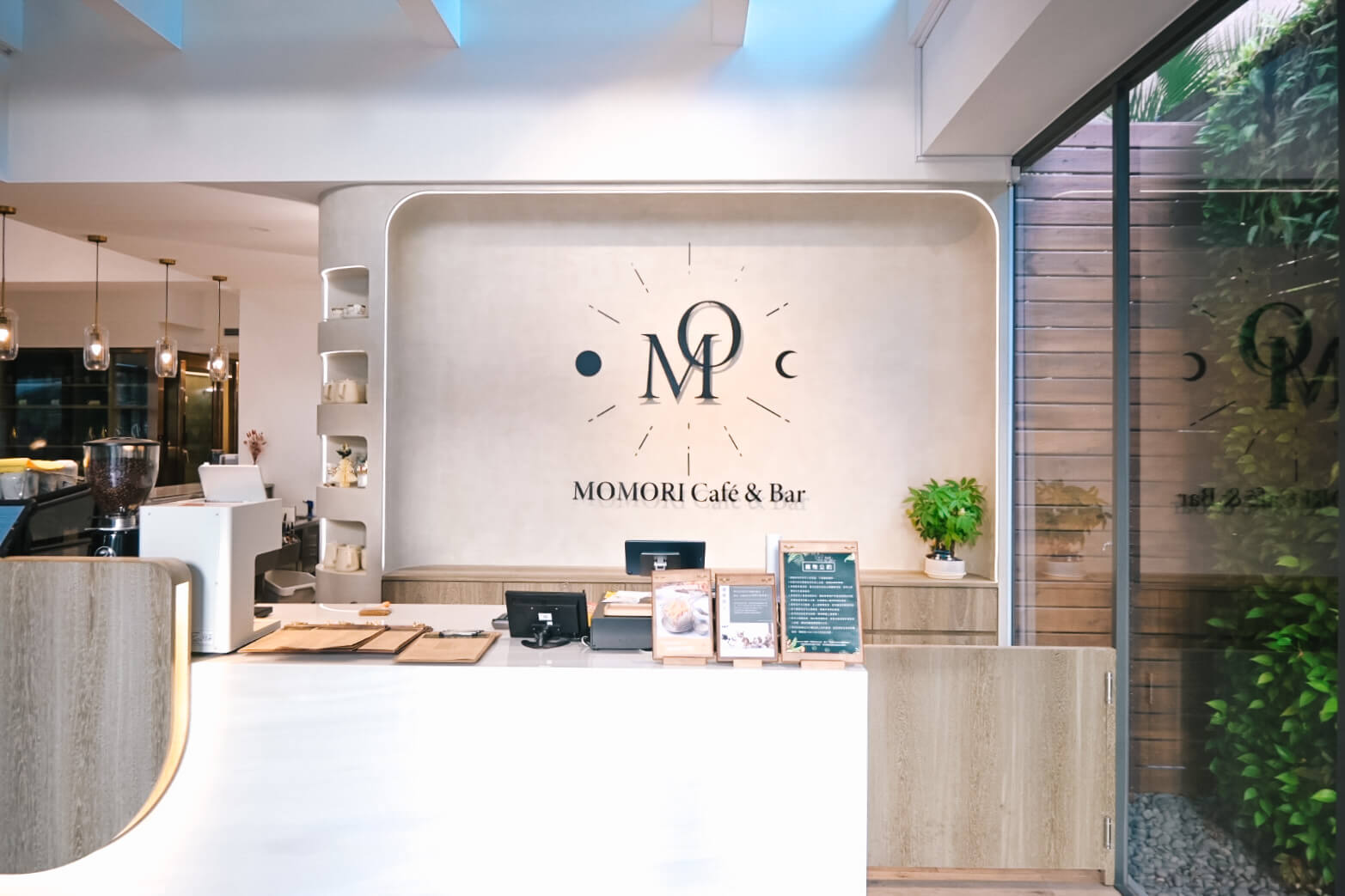 毛五木 MOMORI Café & Bar|台中寵物友善餐廳嚕柯基!酸麵包早午餐、燉飯有水準 - 第2張圖 毛五木 MOMORI Café & Bar|台中寵物友善餐廳嚕柯基!酸麵包早午餐、燉飯有水準