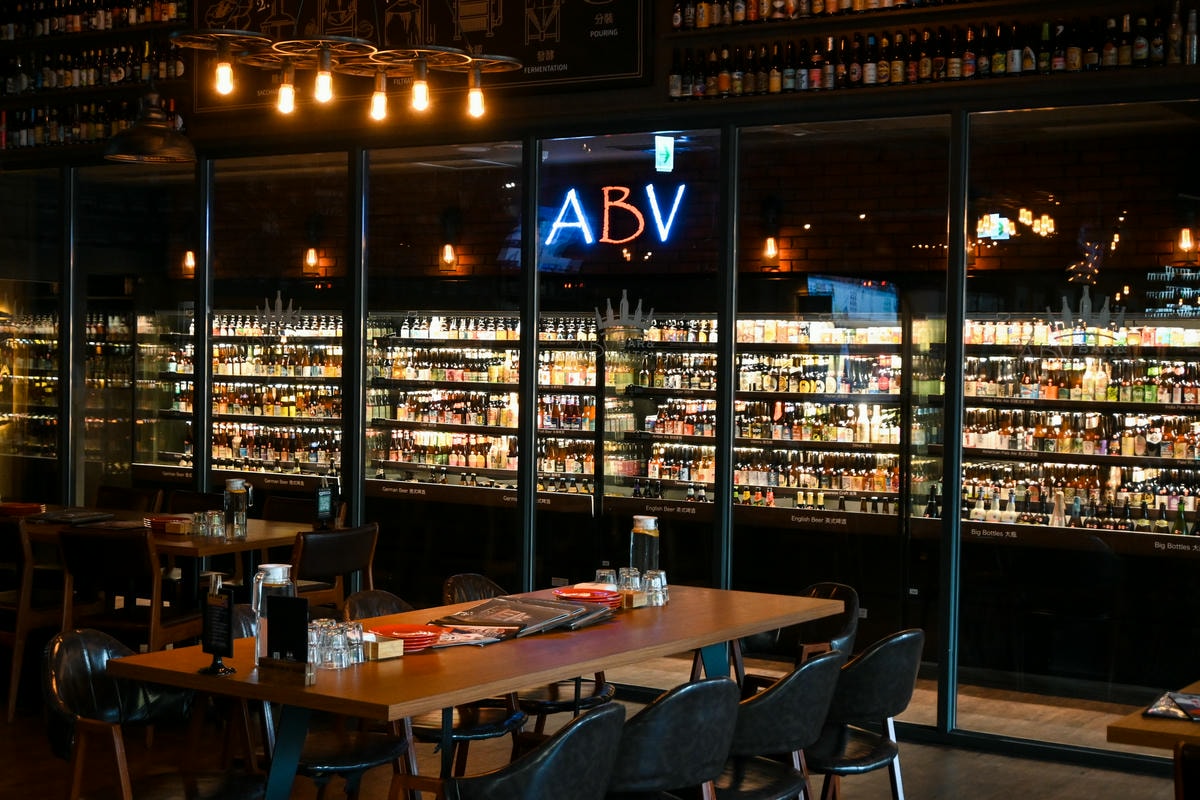 ABV地中海餐酒館|台中駐唱餐廳推薦!700款精釀啤酒不限時 - 第10張圖 ABV地中海餐酒館|台中駐唱餐廳推薦!700款精釀啤酒不限時