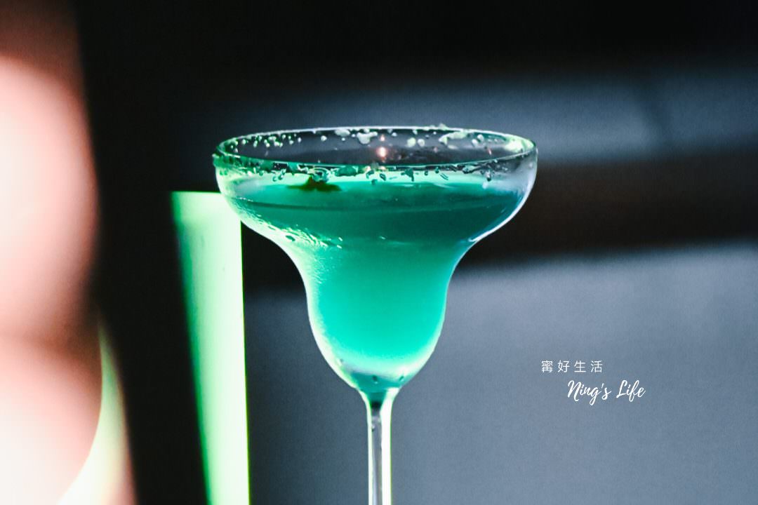 天首閣紅茶．酒茶試驗所｜270度日月潭夜景酒吧x12杯故事茶酒