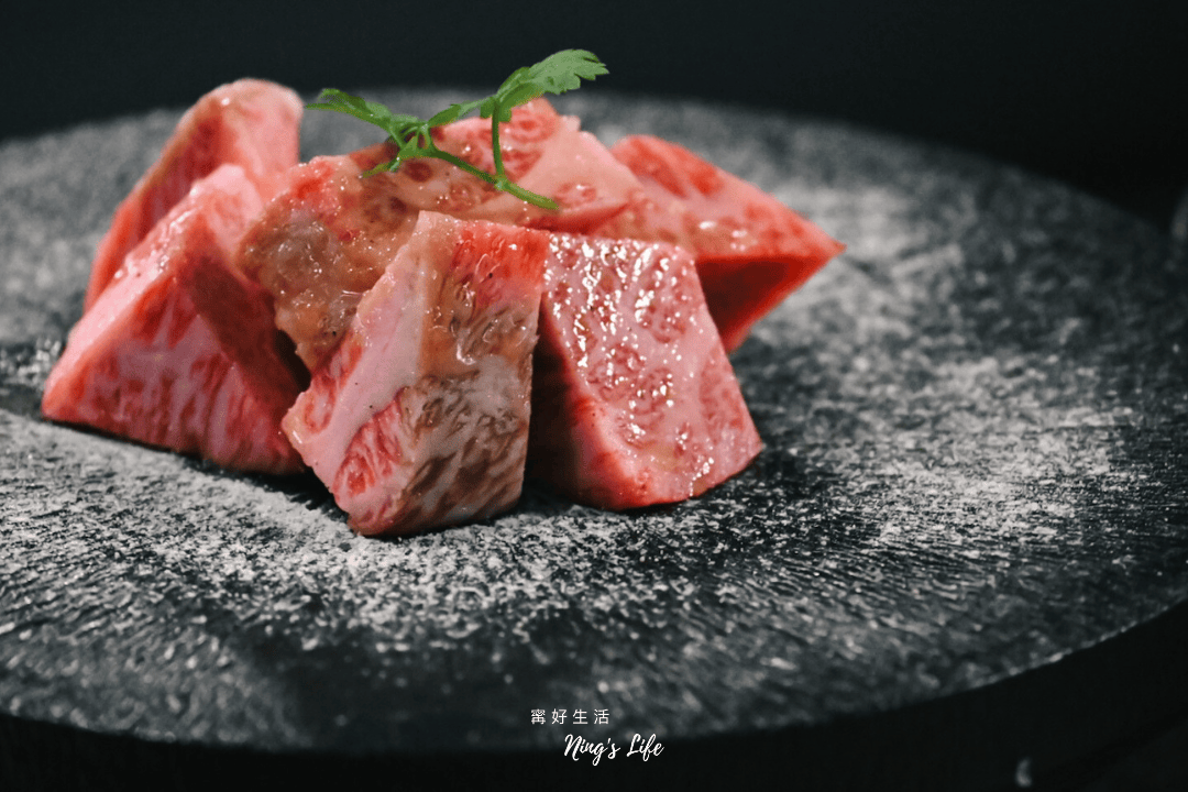 DEG度｜設計感爆棚台中韓式燒肉！9款小菜吃到飽、生日送和牛