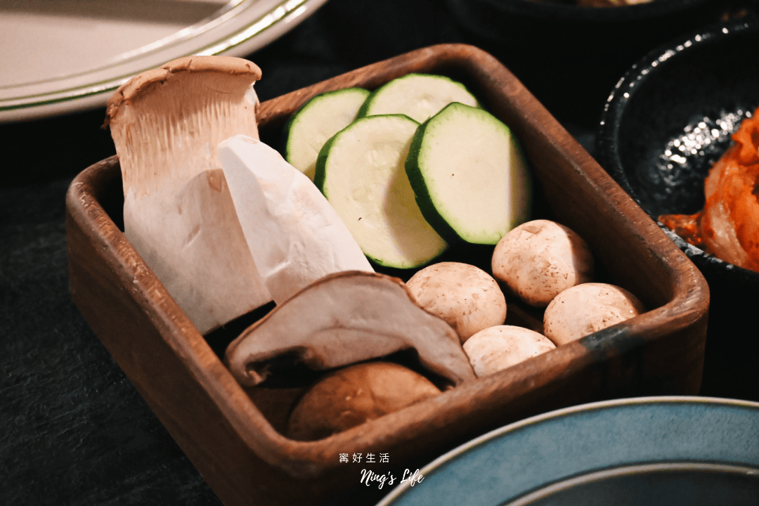 DEG度｜設計感爆棚台中韓式燒肉！9款小菜吃到飽、生日送和牛