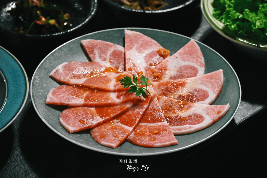 DEG度｜設計感爆棚台中韓式燒肉！9款小菜吃到飽、生日送和牛
