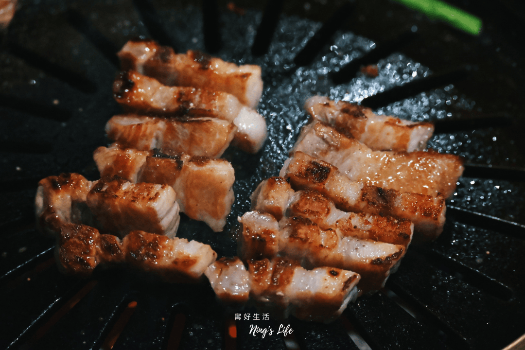 DEG度｜設計感爆棚台中韓式燒肉！9款小菜吃到飽、生日送和牛