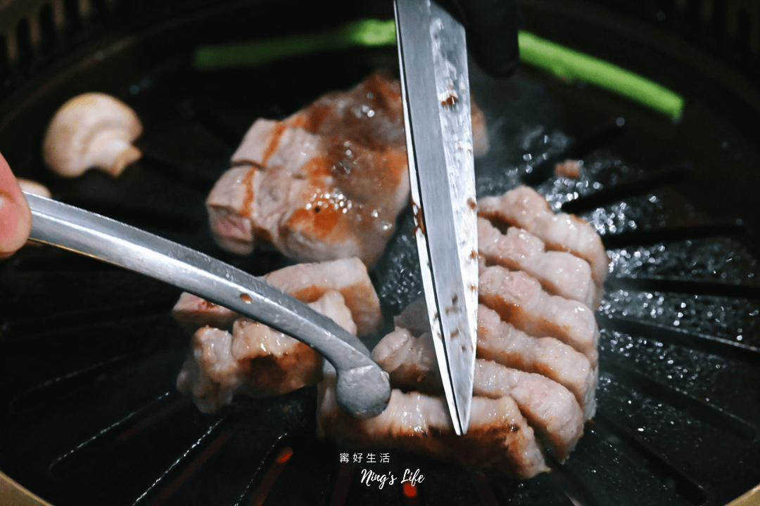 DEG度｜設計感爆棚台中韓式燒肉！9款小菜吃到飽、生日送和牛