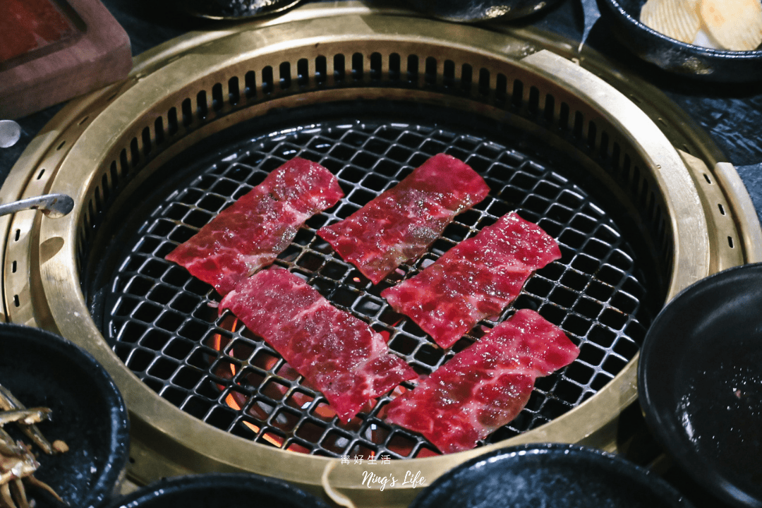 DEG度｜設計感爆棚台中韓式燒肉！9款小菜吃到飽、生日送和牛