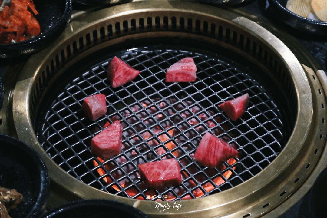 DEG度｜設計感爆棚台中韓式燒肉！9款小菜吃到飽、生日送和牛