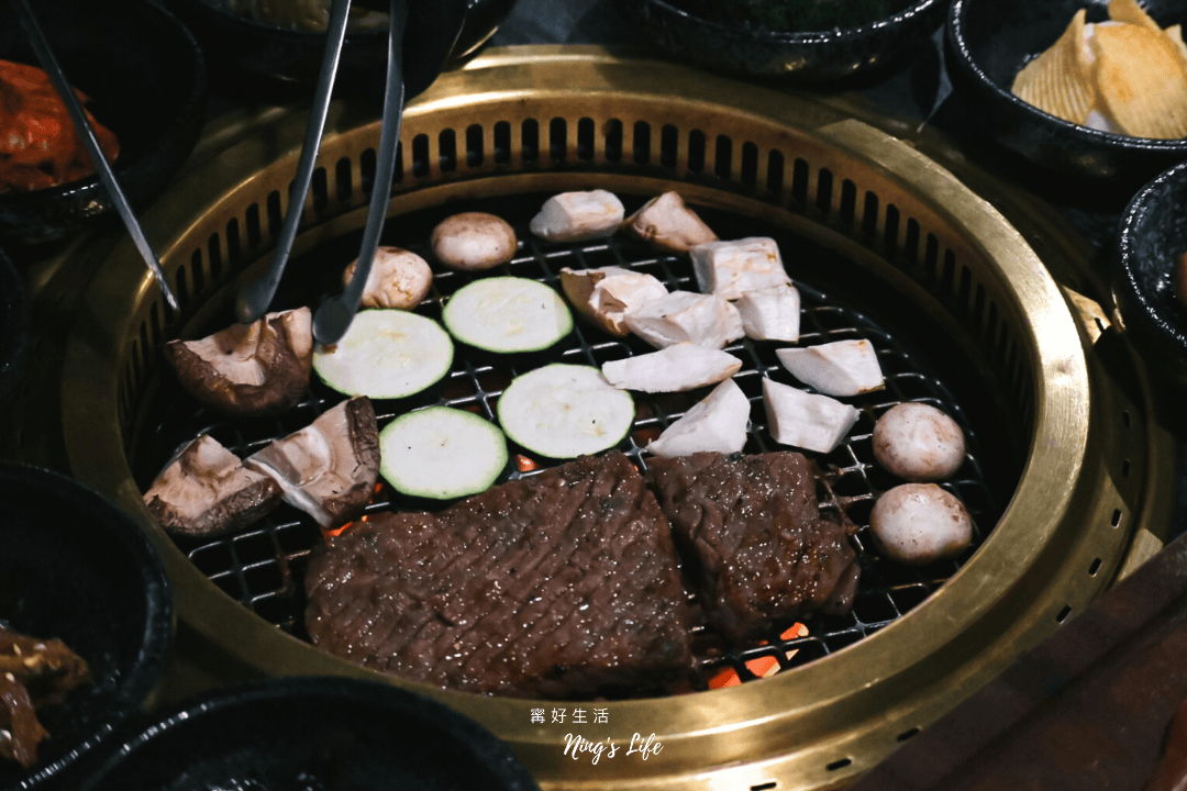 DEG度｜設計感爆棚台中韓式燒肉！9款小菜吃到飽、生日送和牛
