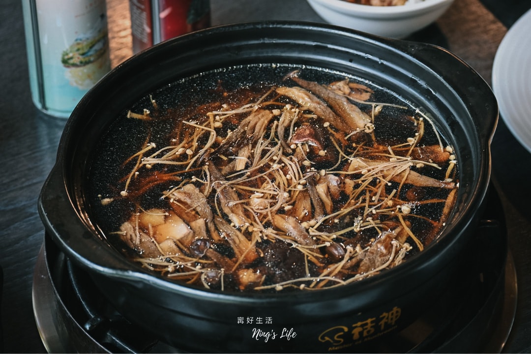 菇神新社店｜第一次吃這樣點！飄香20餘年原木家傳鍋米其林推薦