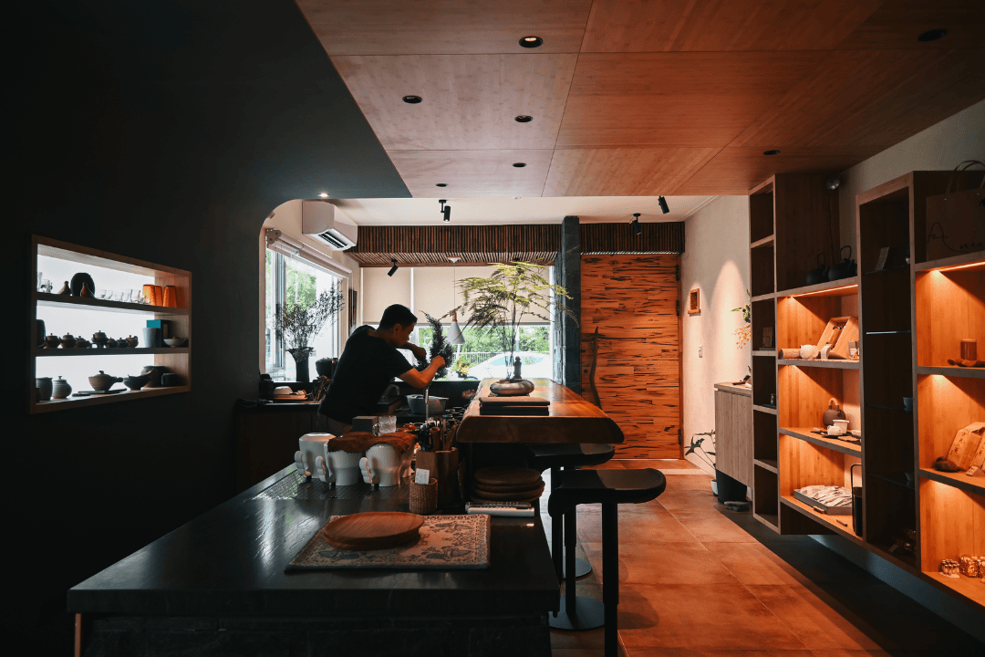 玖月九茶塢|台中茶館「沈浸式喝茶」柳川白色老屋品茶空間 - 第9張圖 玖月九茶塢|台中茶館「沈浸式喝茶」柳川白色老屋品茶空間