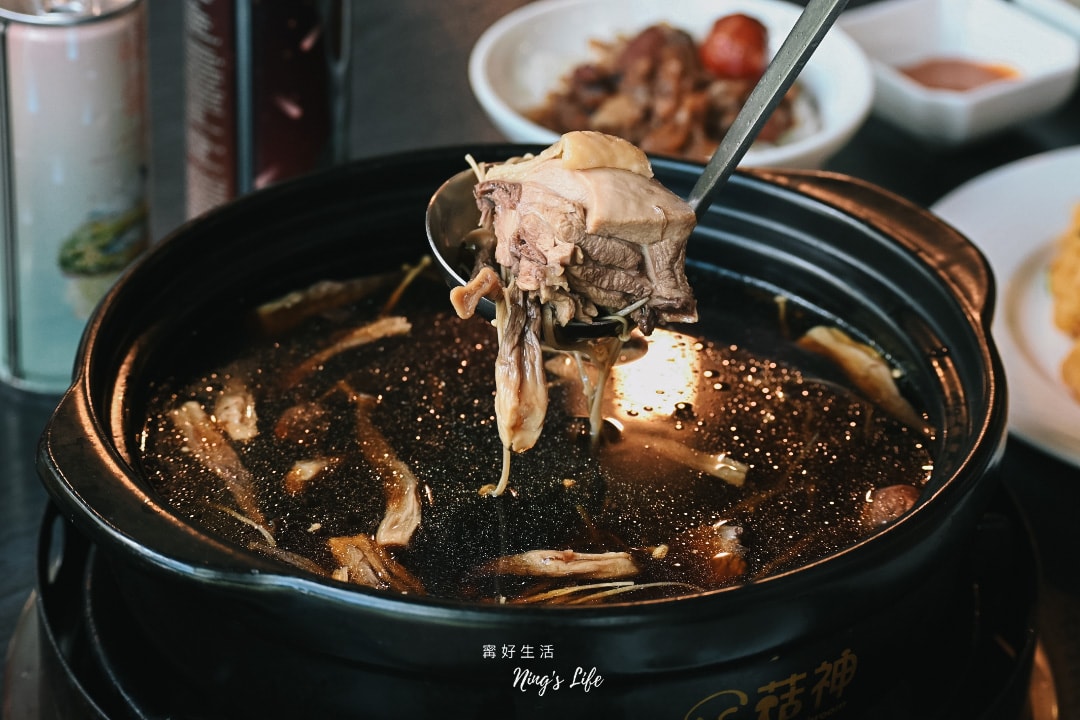 菇神新社店｜第一次吃這樣點！飄香20餘年原木家傳鍋米其林推薦