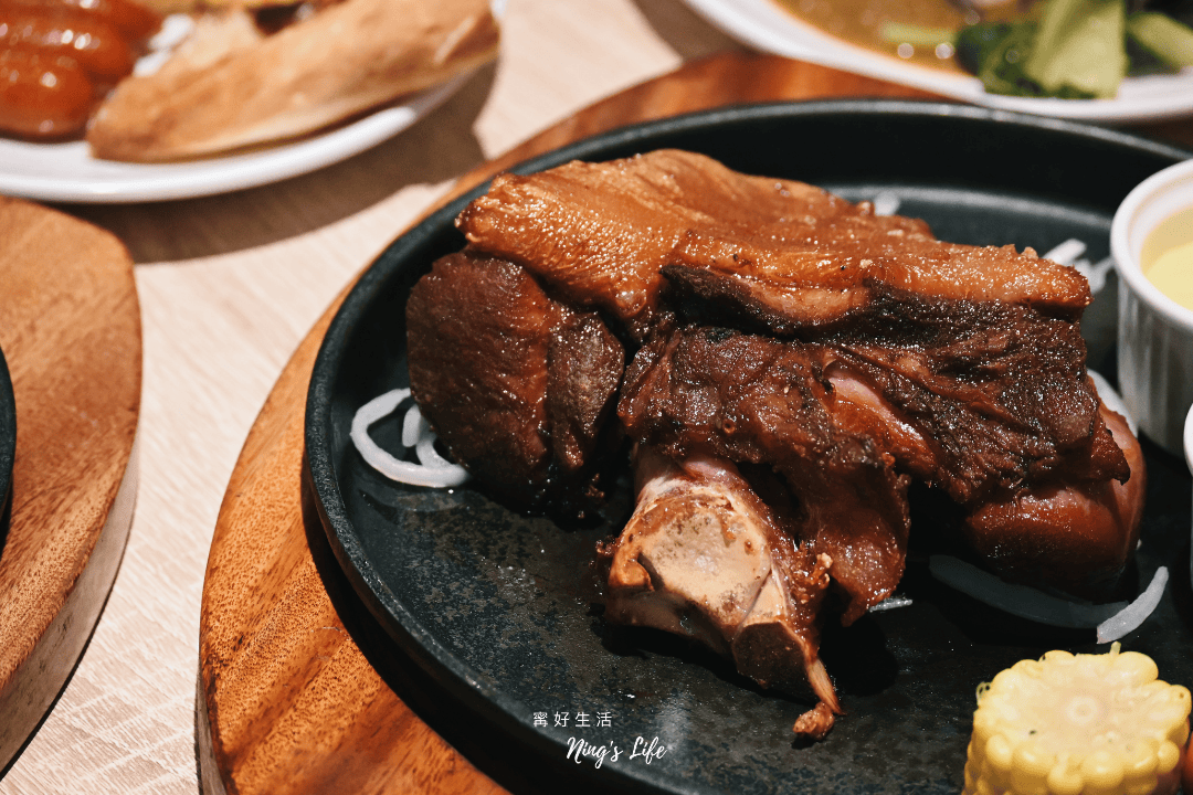 牛室炙燒牛排崇德洲際店｜台中新開幕390元起吃到飽 德國豬腳超水準