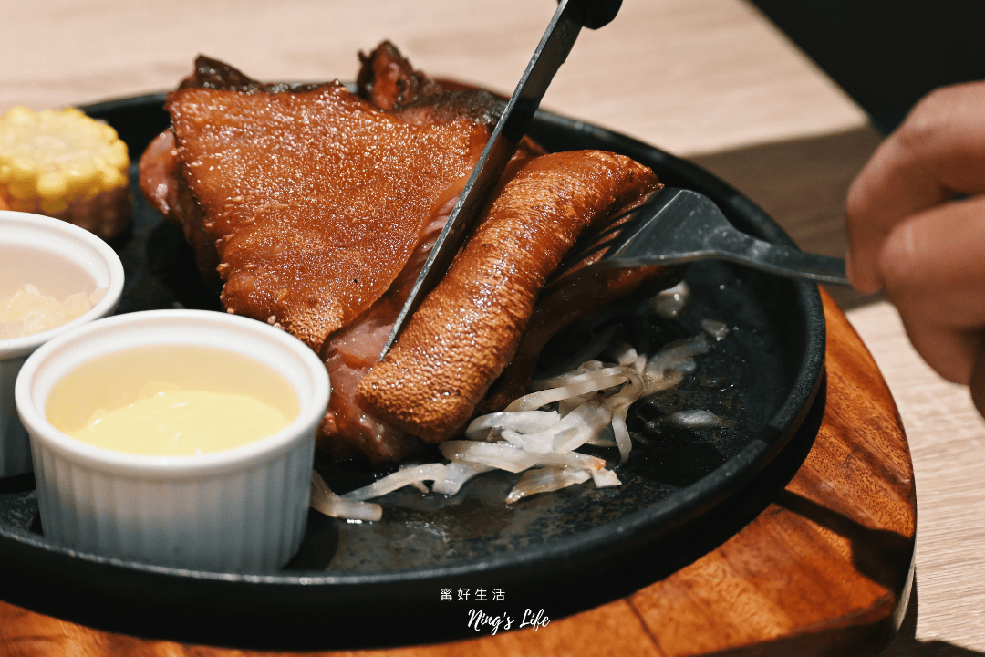 牛室炙燒牛排崇德洲際店｜台中新開幕390元起吃到飽 德國豬腳超水準