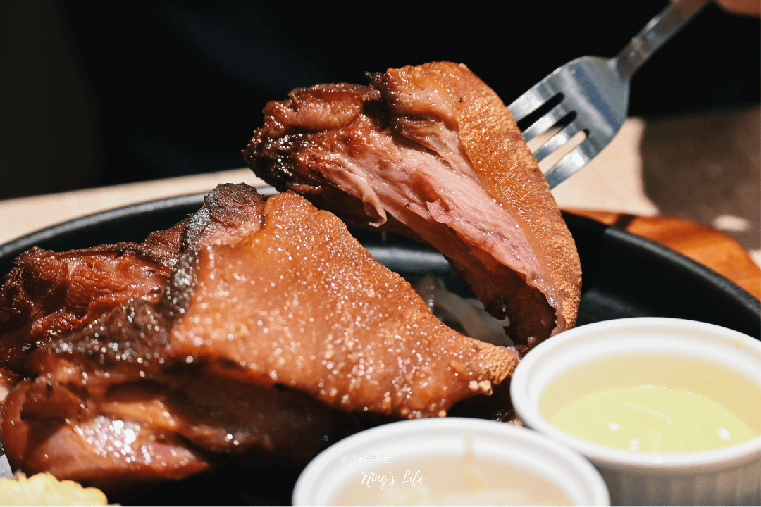 牛室炙燒牛排崇德洲際店｜台中新開幕390元起吃到飽 德國豬腳超水準