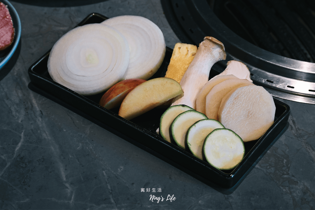 紫木槿韓國烤肉台中公益店｜雙人套餐1380起 生菜小菜無限續