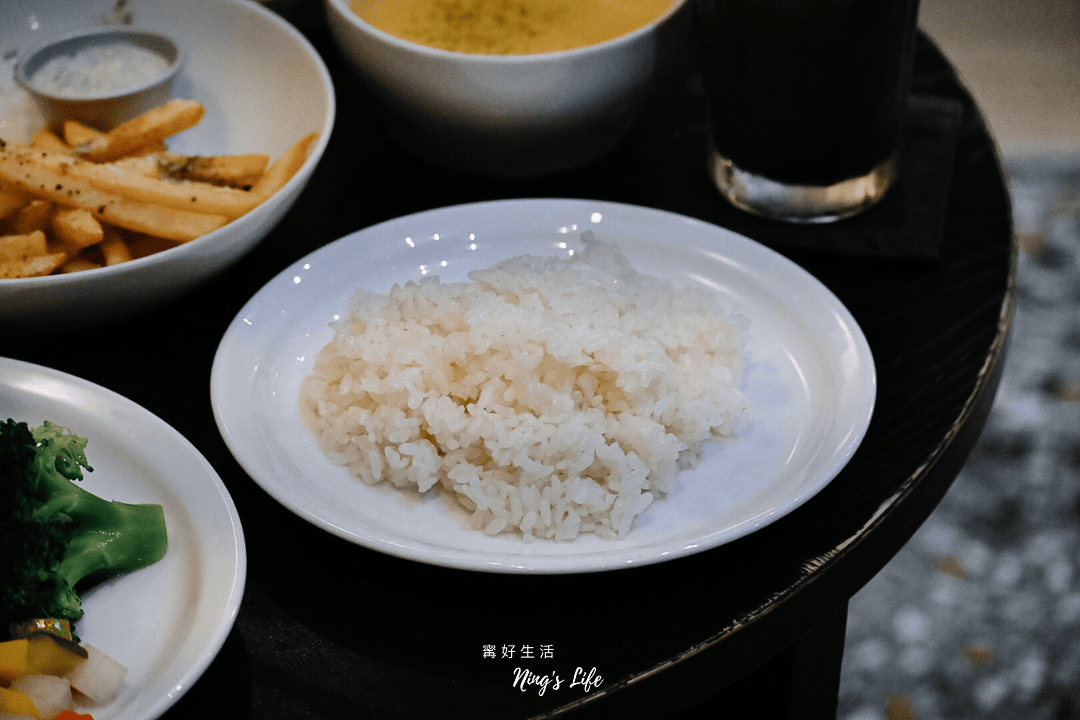 田樂公正小巷店｜小巷靜謐老宅 台中日式漢堡排黑咖哩