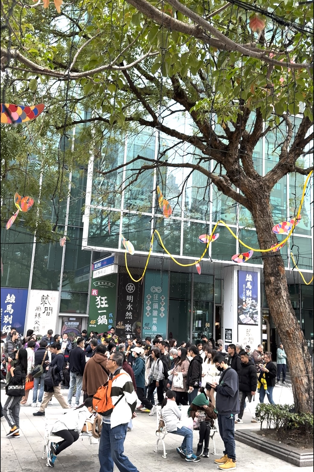 狂一鍋酸菜魚西門町店|爆紅年輕時尚酸菜魚!品狂一鍋美學一生 - 第1張圖 狂一鍋酸菜魚西門町店|爆紅年輕時尚酸菜魚!品狂一鍋美學一生