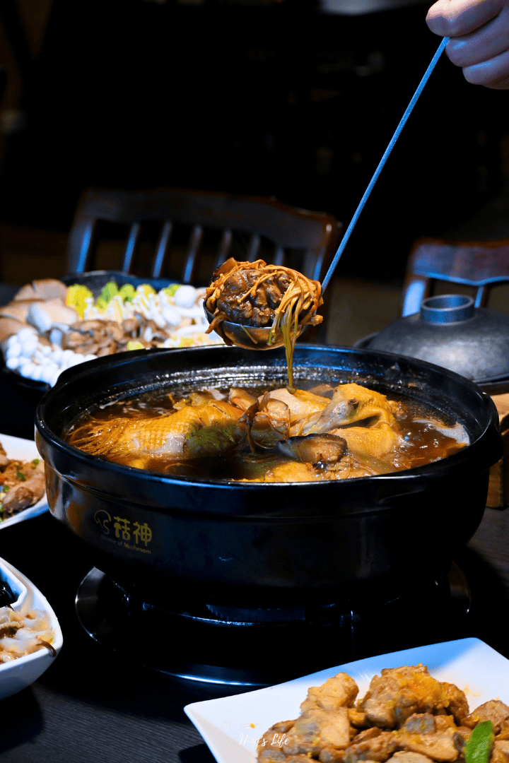 菇神鹿谷店|一吃上癮蕈菇火鍋!溪頭鹿谷美食推薦 - 第26張圖 菇神鹿谷店|一吃上癮蕈菇火鍋!溪頭鹿谷美食推薦
