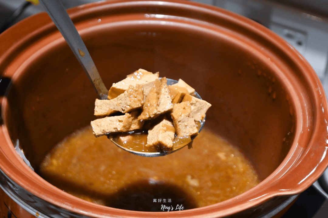 蔬盈市場火鍋｜台中勤美吃到飽菜比肉多！50種季節蔬菜、嘉大鮮奶入鍋