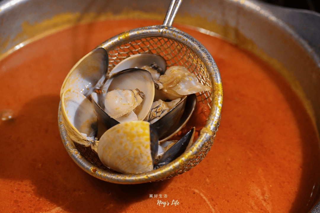 蔬盈市場火鍋｜台中勤美吃到飽菜比肉多！50種季節蔬菜、嘉大鮮奶入鍋