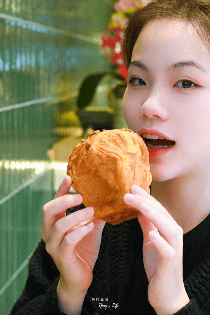 十分幸福站到了！最新平溪美食伴手禮竹炭鳳梨酥、黑金棒超吸睛