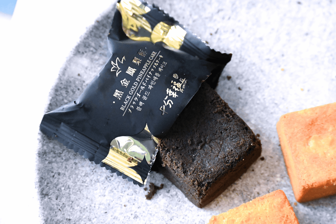 十分幸福站到了！最新平溪美食伴手禮竹炭鳳梨酥、黑金棒超吸睛