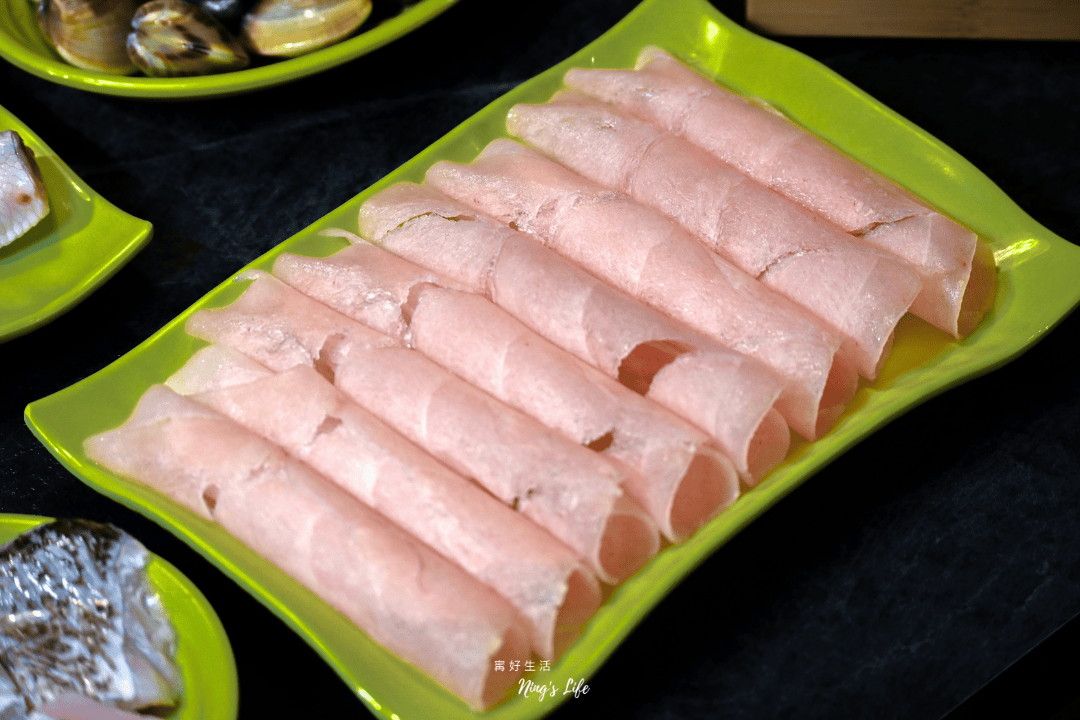 蔬盈市場火鍋｜台中勤美吃到飽菜比肉多！50種季節蔬菜、嘉大鮮奶入鍋