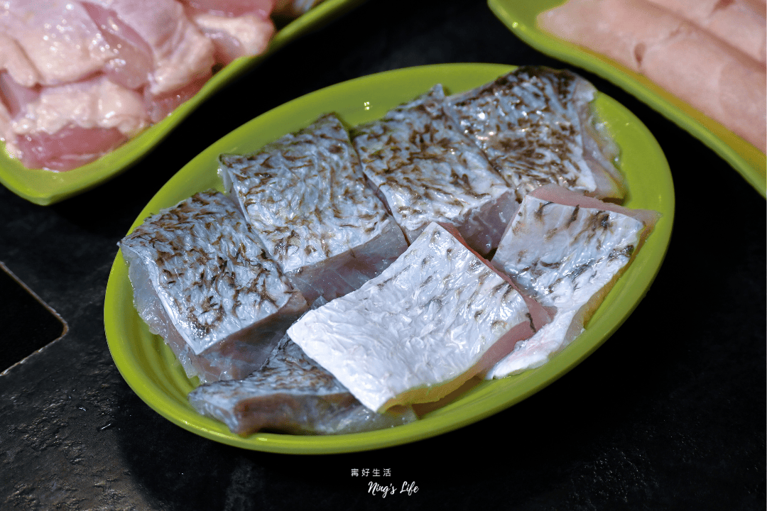 蔬盈市場火鍋｜台中勤美吃到飽菜比肉多！50種季節蔬菜、嘉大鮮奶入鍋