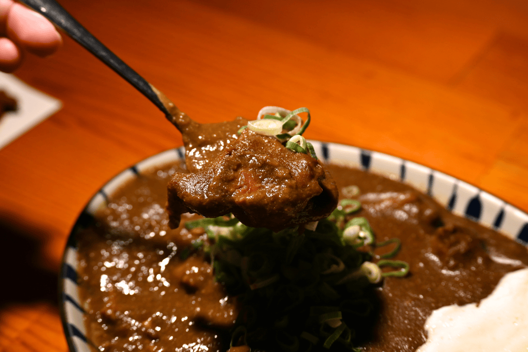小次男咖哩所｜審計新村長紅美食！推薦秘製香料炸雞、辣醬