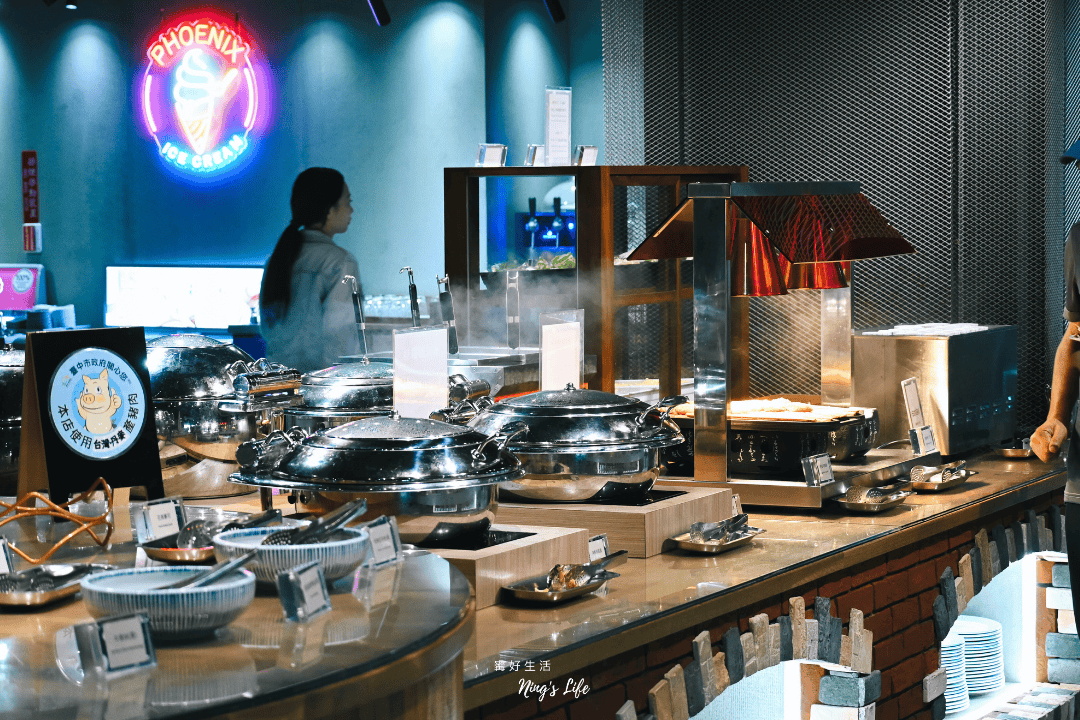 鳳凰食號|台中熱門早午餐吃到飽599起!德國豬腳、星巴克外帶 - 第41張圖 鳳凰食號|台中熱門早午餐吃到飽599起!德國豬腳、星巴克外帶
