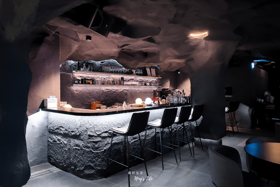 阿姆斯壯餐酒館|登陸月球!台中西區勤美餐酒館、適合一個人去的酒吧推薦 - 第3張圖 阿姆斯壯餐酒館|登陸月球!台中西區勤美餐酒館、適合一個人去的酒吧推薦
