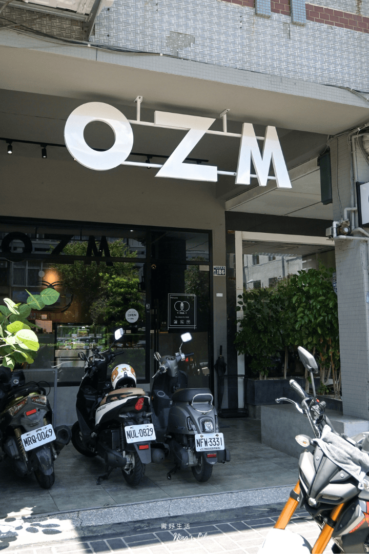 啢男OZM｜大男孩溫柔甜點！台中西區老宅咖啡廳有插座、寵物友善