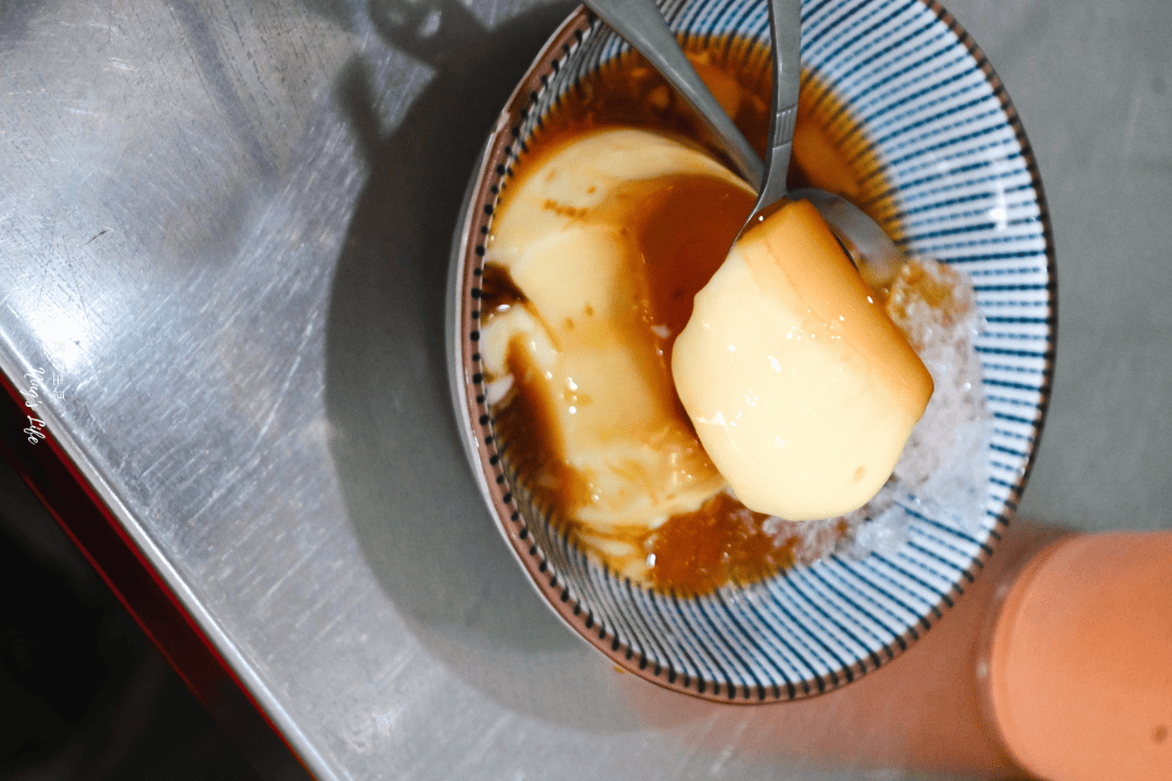 七彩冰果室|回嘉必喝!嘉義近80年懷舊木瓜牛奶、古早味布丁 - 第9張圖 嘉義文化路中正路夜市商圈噴水圓環甜點木瓜牛奶布丁七彩冰果室菜單價位推薦@寗好生活
