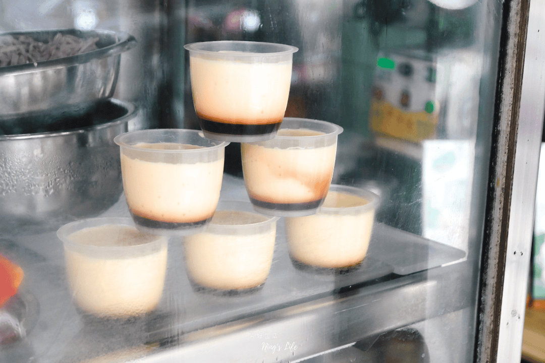 七彩冰果室|回嘉必喝!嘉義近80年懷舊木瓜牛奶、古早味布丁 - 第5張圖 嘉義文化路中正路夜市商圈噴水圓環甜點木瓜牛奶布丁七彩冰果室菜單價位推薦@寗好生活