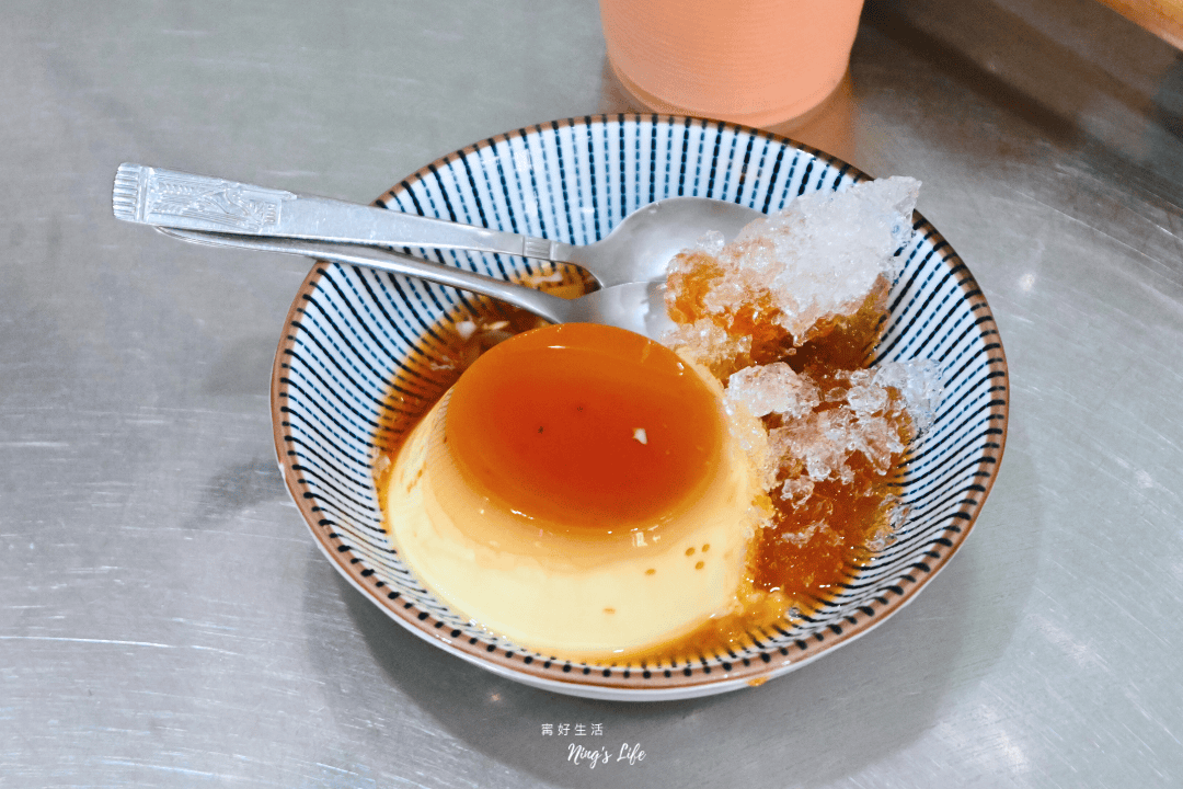 七彩冰果室|回嘉必喝!嘉義近80年懷舊木瓜牛奶、古早味布丁 - 第8張圖 嘉義文化路中正路夜市商圈噴水圓環甜點木瓜牛奶布丁七彩冰果室菜單價位推薦@寗好生活