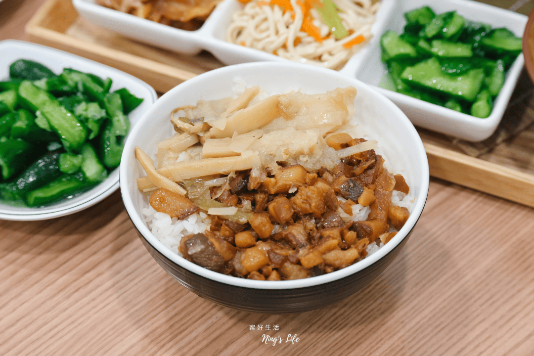 王爺王肉羹｜太平辦桌級小吃推薦！魚翅肉羹.米糕.靈魂小魚辣椒