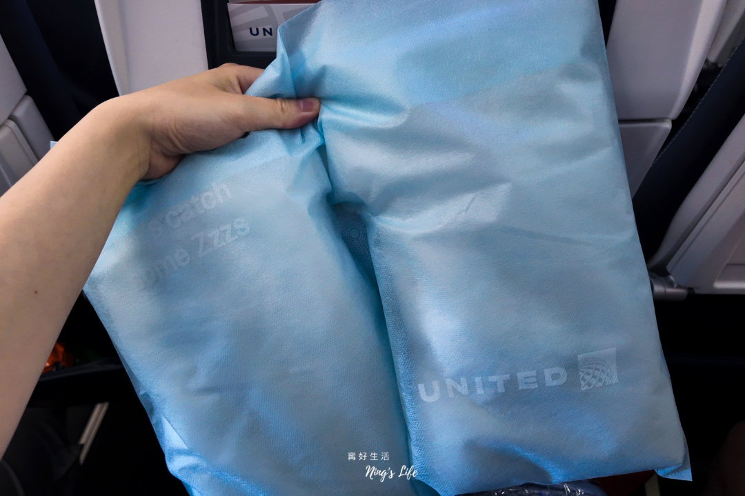 聯合航空|飛機餐很難吃?台北到美國舊金山經濟艙12小時三餐心得分享 - 第4張圖 聯合航空經濟艙飛機餐台灣台北美國洛杉磯分享心得評價@寗好生活
